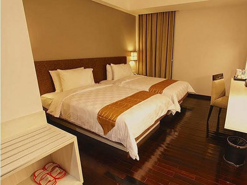Luxury Malioboro Hotel Yogyakarta Exterior foto