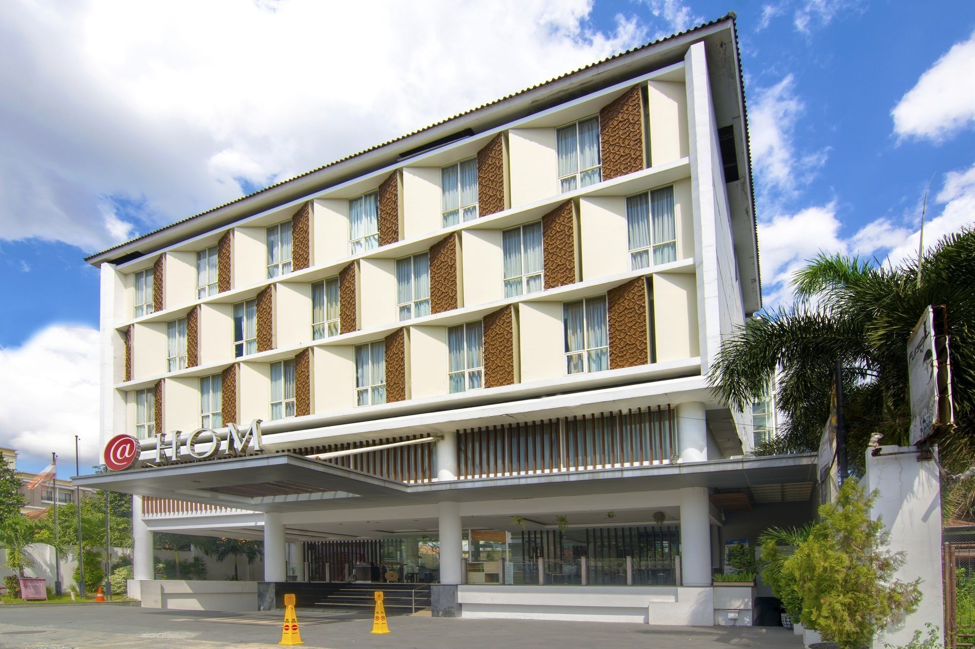 Luxury Malioboro Hotel Yogyakarta Exterior foto